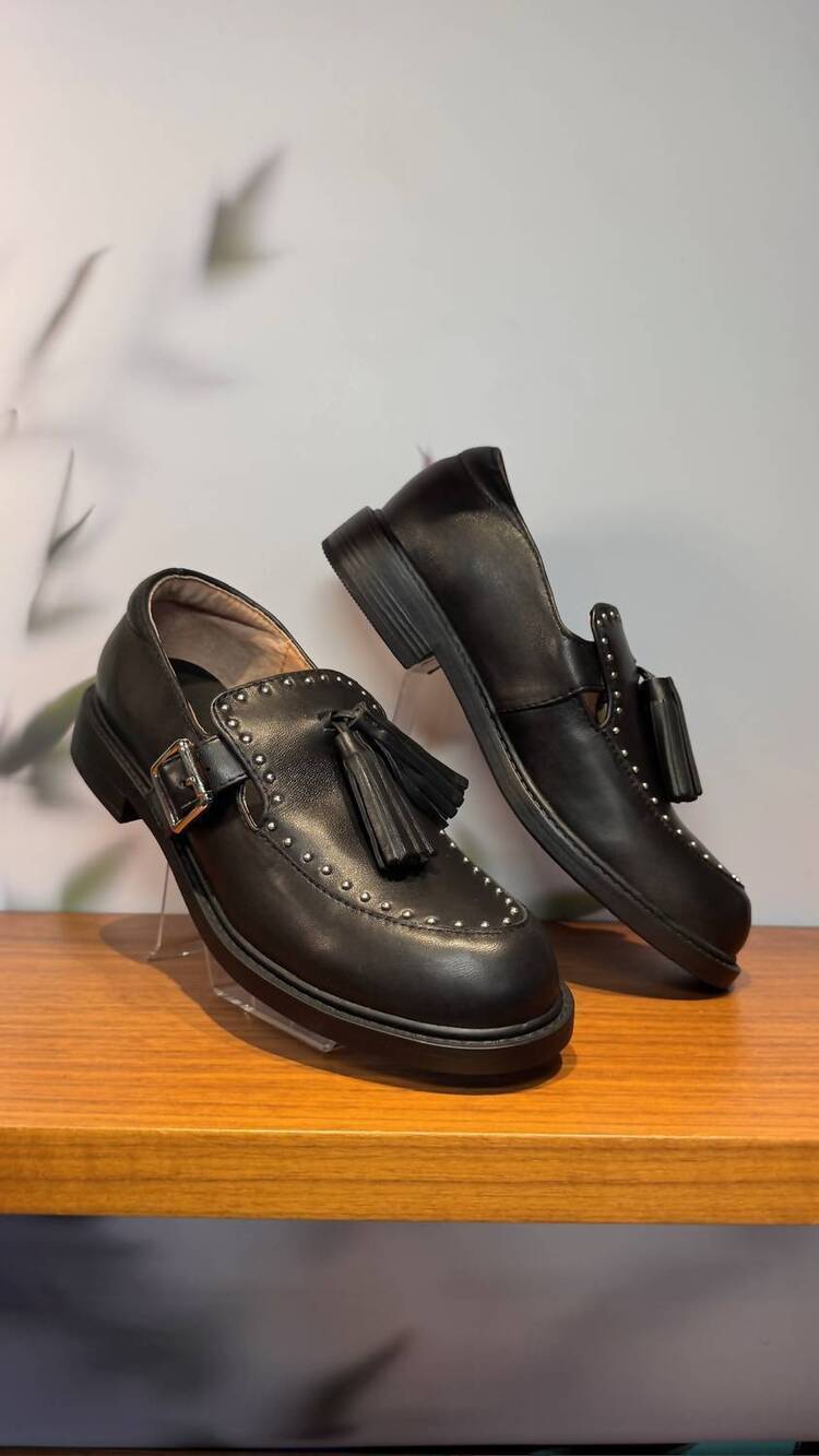 NEW ALL BLACK women's big tassel loafers in black leather